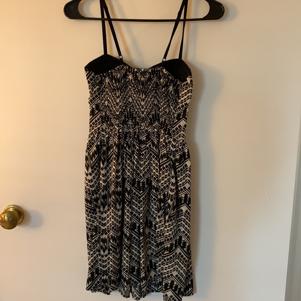 Patterned Dress - Picture 2 of 6